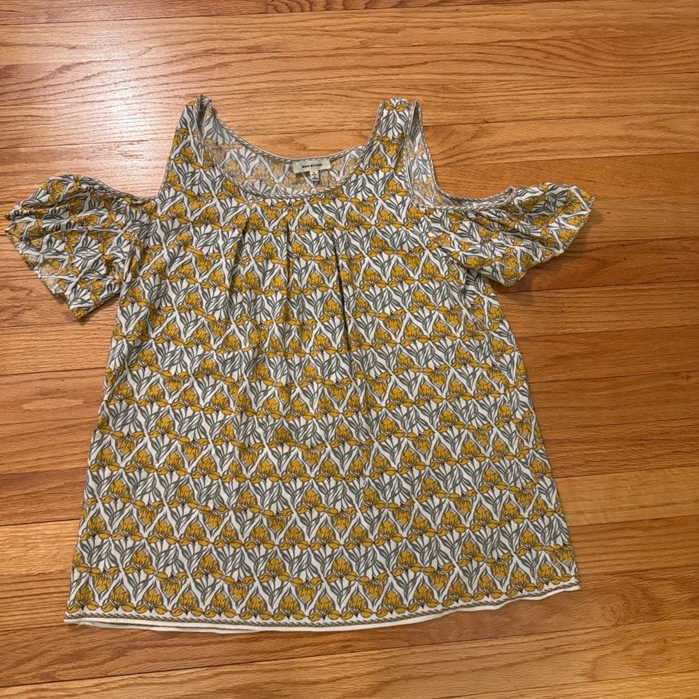 Chic Yellow and Gray Cold Shoulder Top